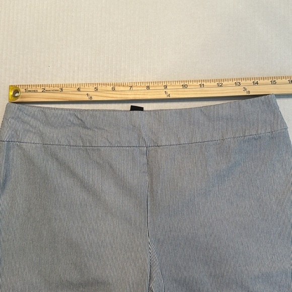 Chico's So Slimming Brigette Striped Slim Shorts Size 8 - Picture 3 of 13
